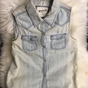 Like new clothes!❤️ selling everything $5 each 😊